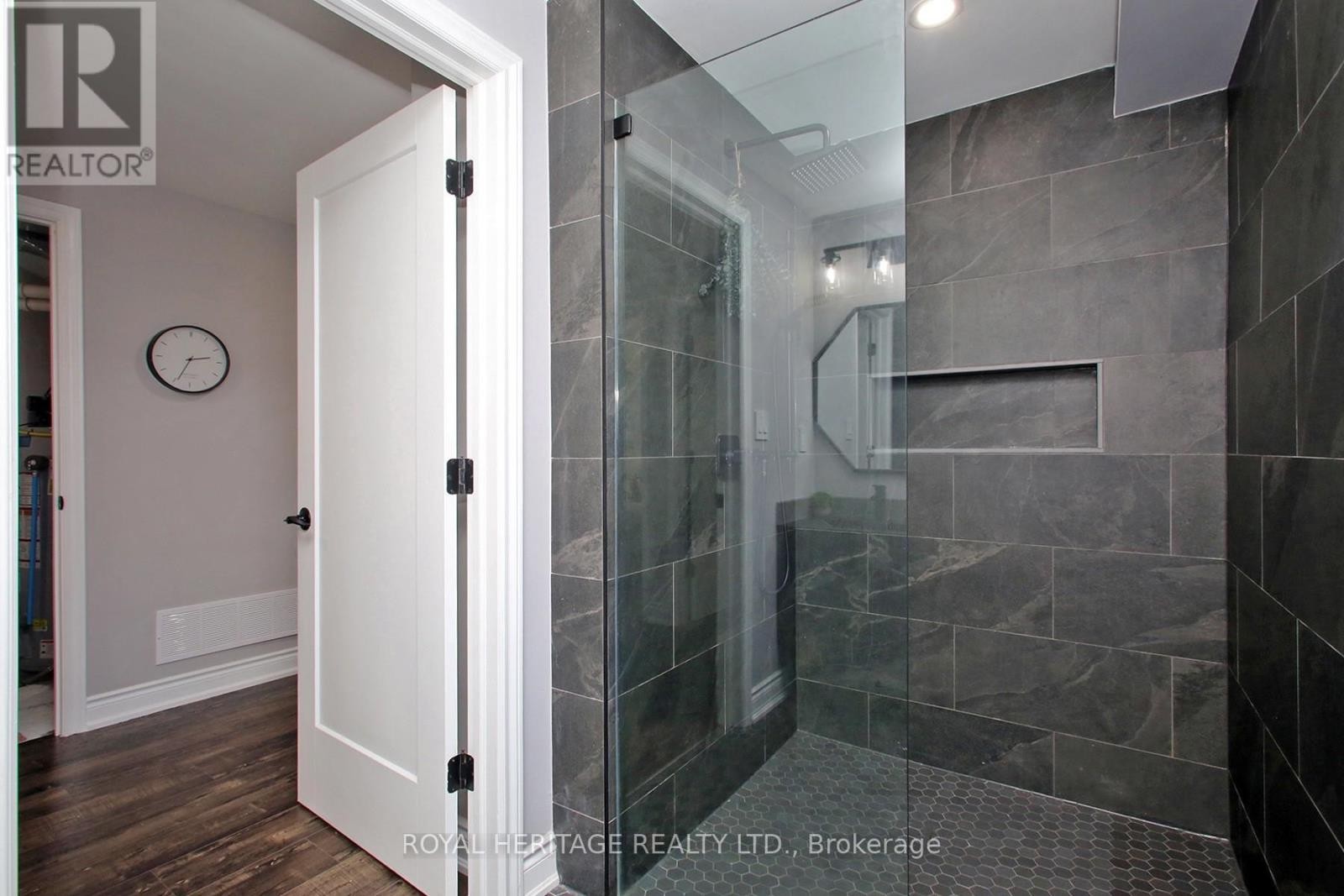 












641 DEAUVILLE COURT

,
Oshawa (Pinecrest),




Ontario
L1K1R1

