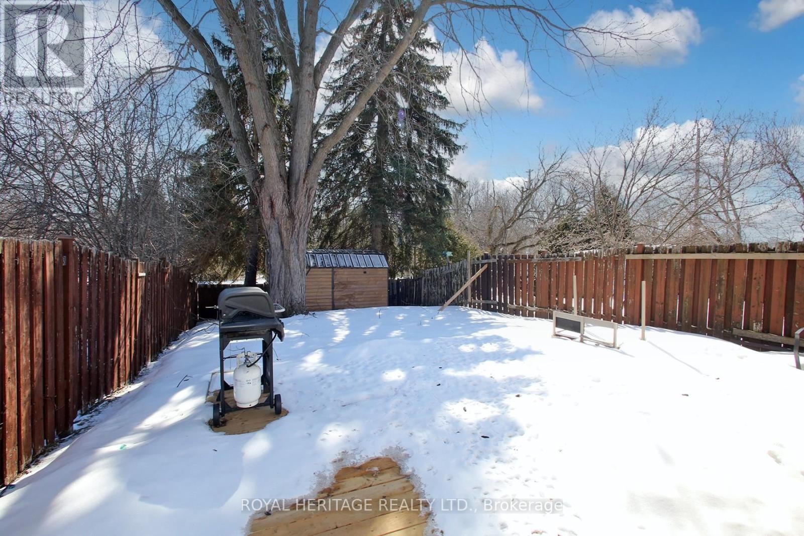 












641 DEAUVILLE COURT

,
Oshawa (Pinecrest),




Ontario
L1K1R1

