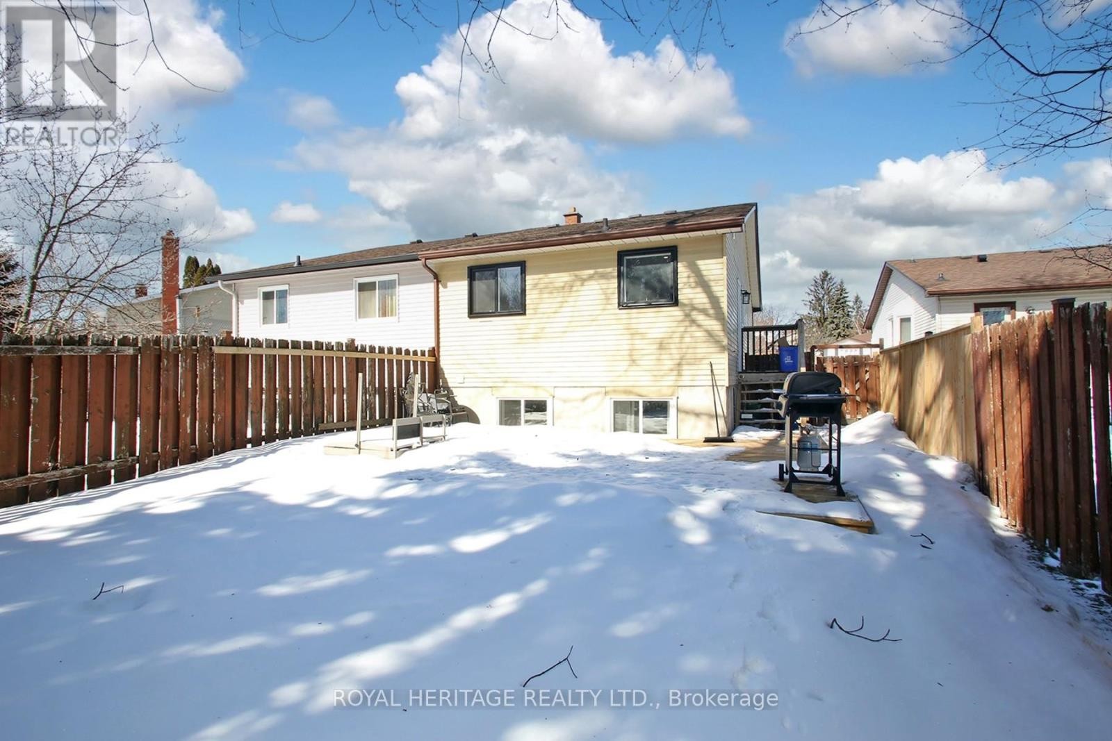 












641 DEAUVILLE COURT

,
Oshawa (Pinecrest),




Ontario
L1K1R1

