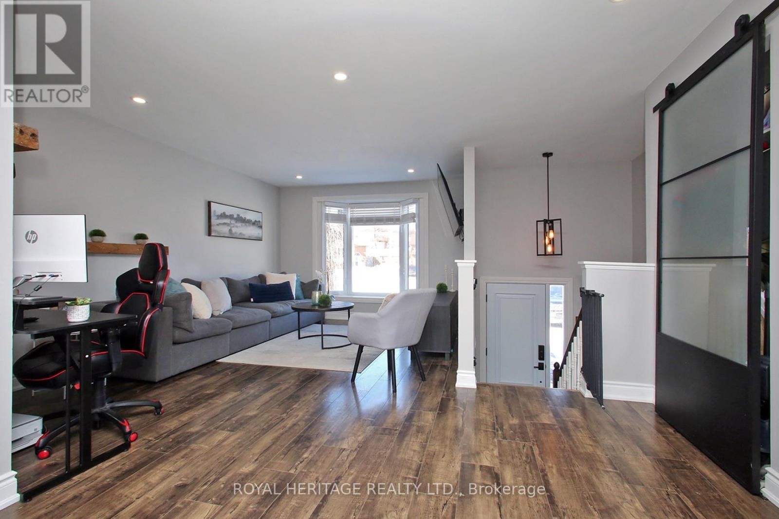 












641 DEAUVILLE COURT

,
Oshawa (Pinecrest),




Ontario
L1K1R1

