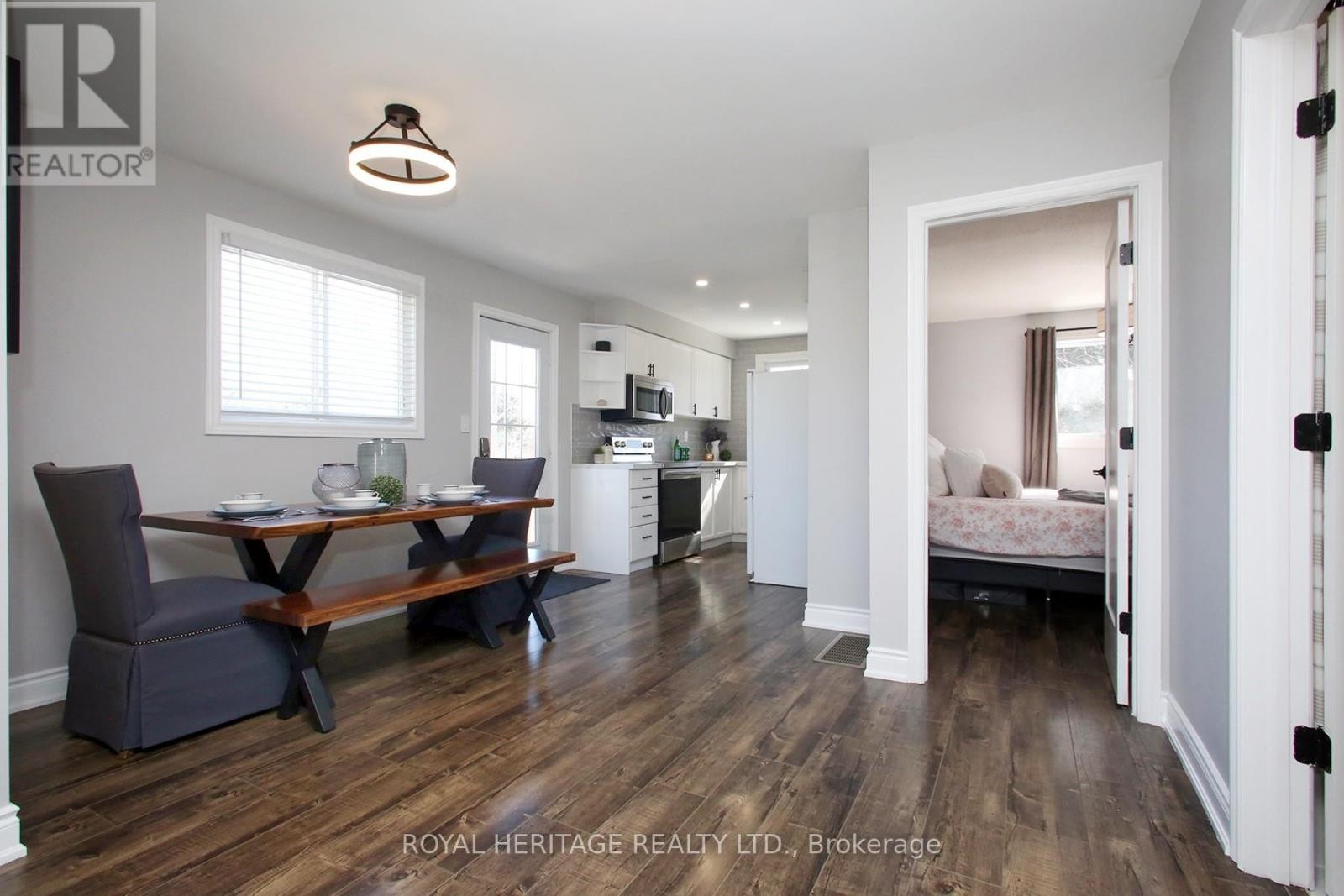 












641 DEAUVILLE COURT

,
Oshawa (Pinecrest),




Ontario
L1K1R1


