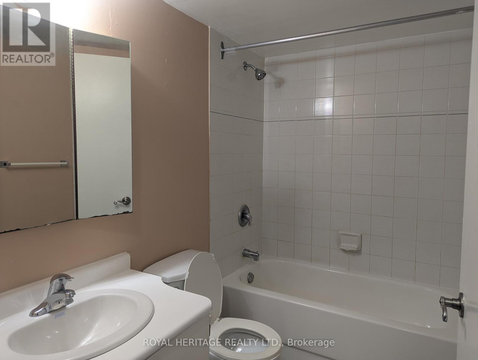 












509 - 3050 ELLESMERE ROAD

,
Toronto (Morningside),




Ontario
M1E5E6

