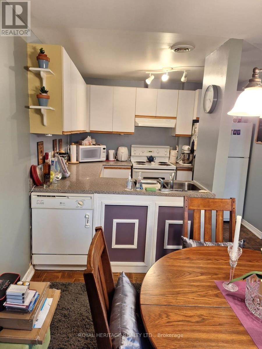 












6 - 677 MARKSBURY ROAD

,
Pickering (West Shore),




Ontario
L1W2T3

