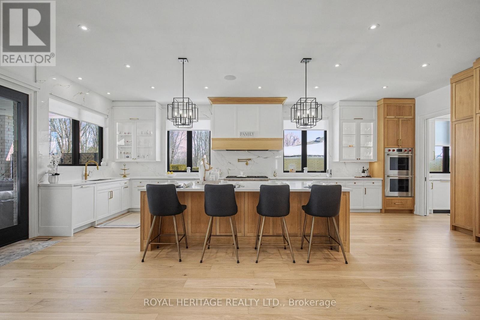 












614 ROSELAWN AVENUE

,
Oshawa (Northwood),




Ontario
L1L1B2

