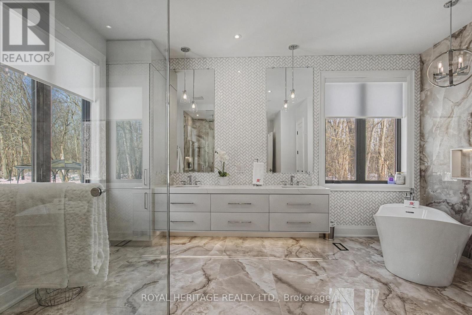 












614 ROSELAWN AVENUE

,
Oshawa (Northwood),




Ontario
L1L1B2

