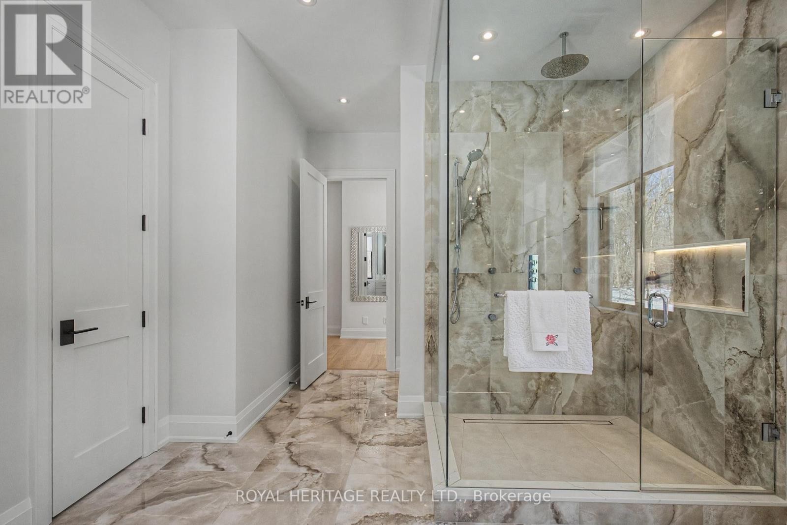 












614 ROSELAWN AVENUE

,
Oshawa (Northwood),




Ontario
L1L1B2

