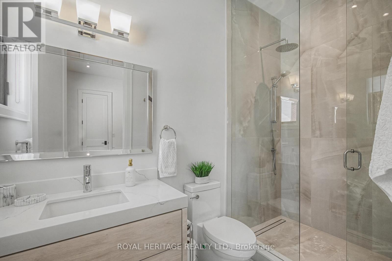 












614 ROSELAWN AVENUE

,
Oshawa (Northwood),




Ontario
L1L1B2

