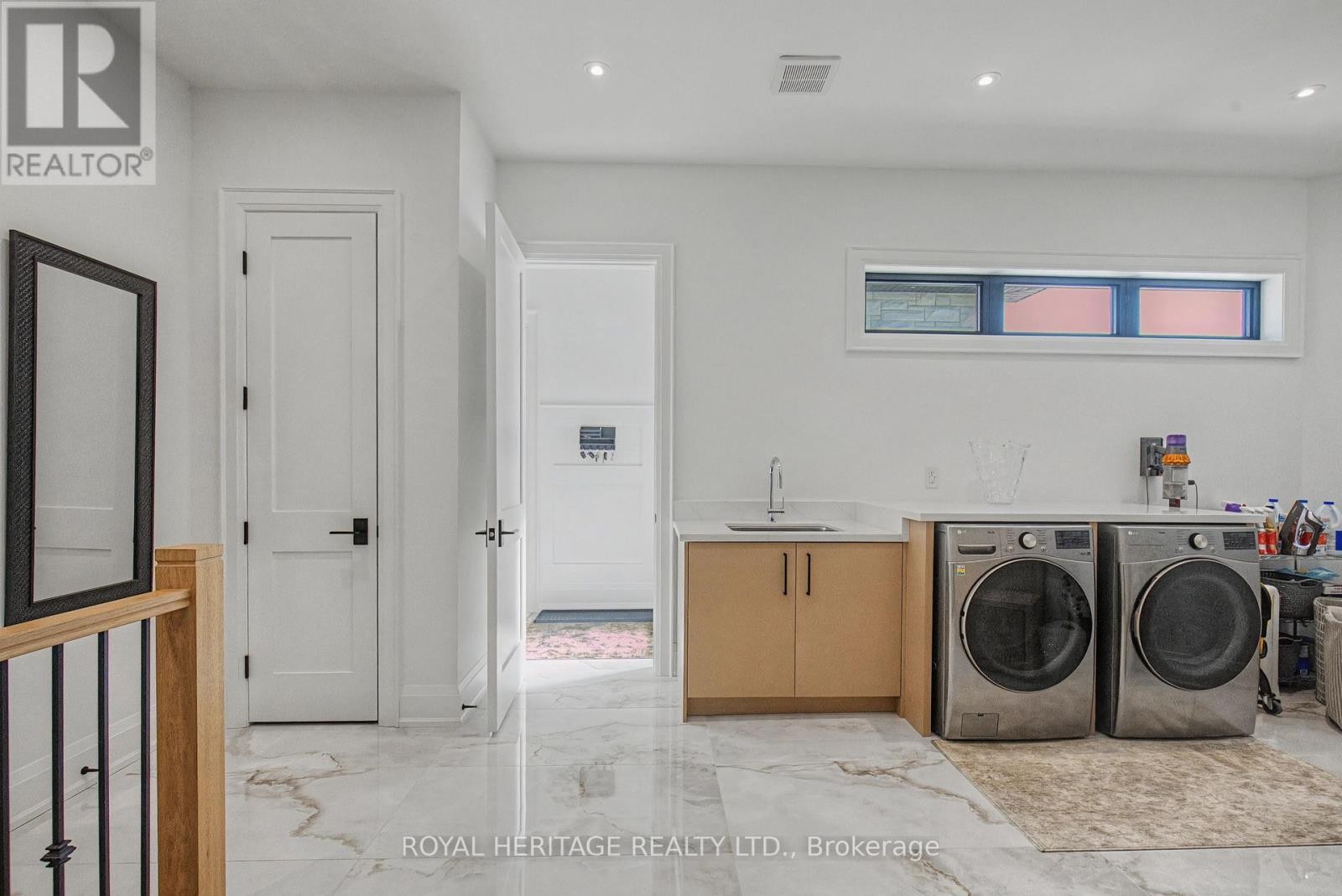 












614 ROSELAWN AVENUE

,
Oshawa (Northwood),




Ontario
L1L1B2

