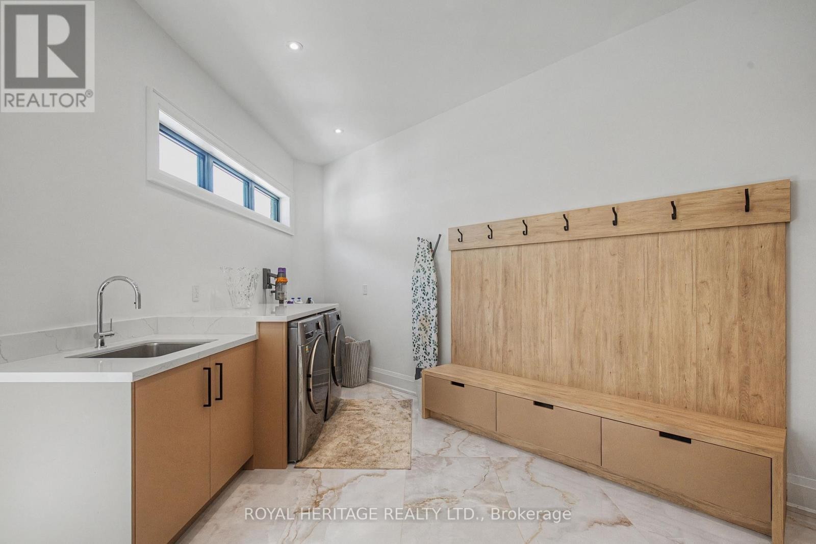 












614 ROSELAWN AVENUE

,
Oshawa (Northwood),




Ontario
L1L1B2

