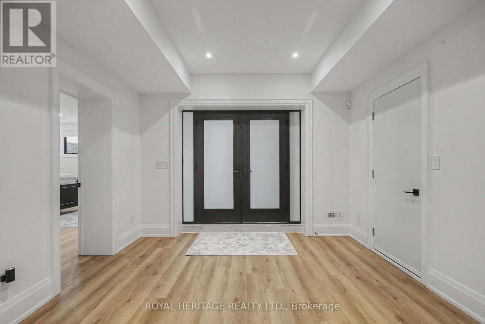 












614 ROSELAWN AVENUE

,
Oshawa (Northwood),




Ontario
L1L1B2

