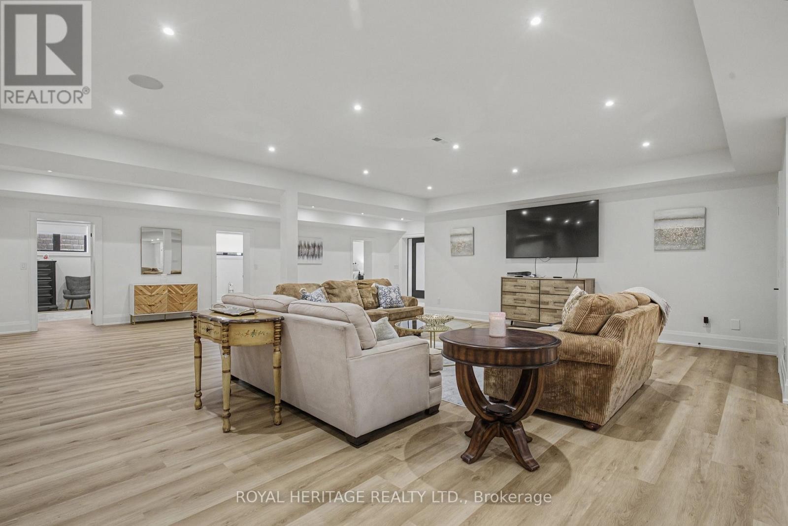 












614 ROSELAWN AVENUE

,
Oshawa (Northwood),




Ontario
L1L1B2

