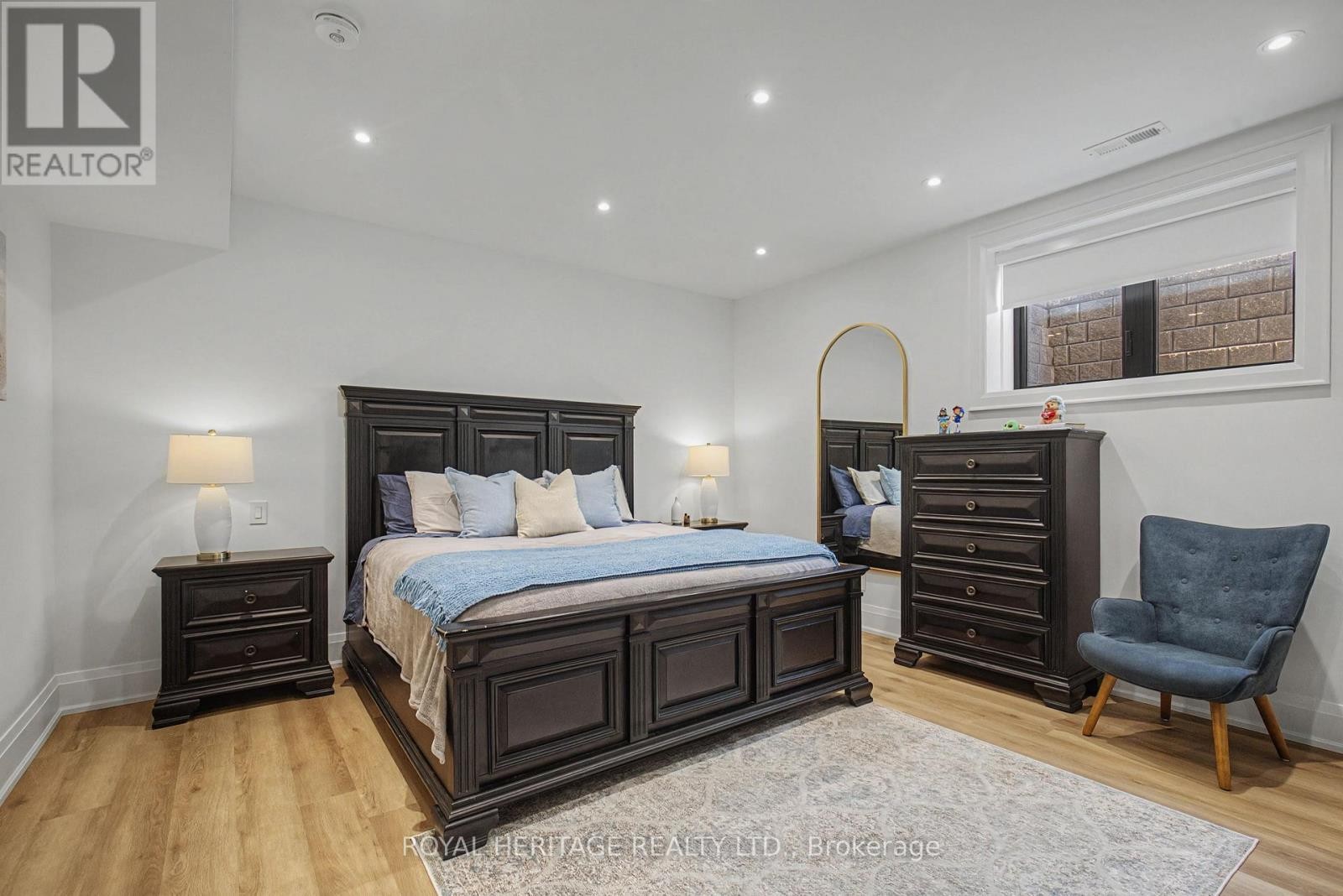 












614 ROSELAWN AVENUE

,
Oshawa (Northwood),




Ontario
L1L1B2

