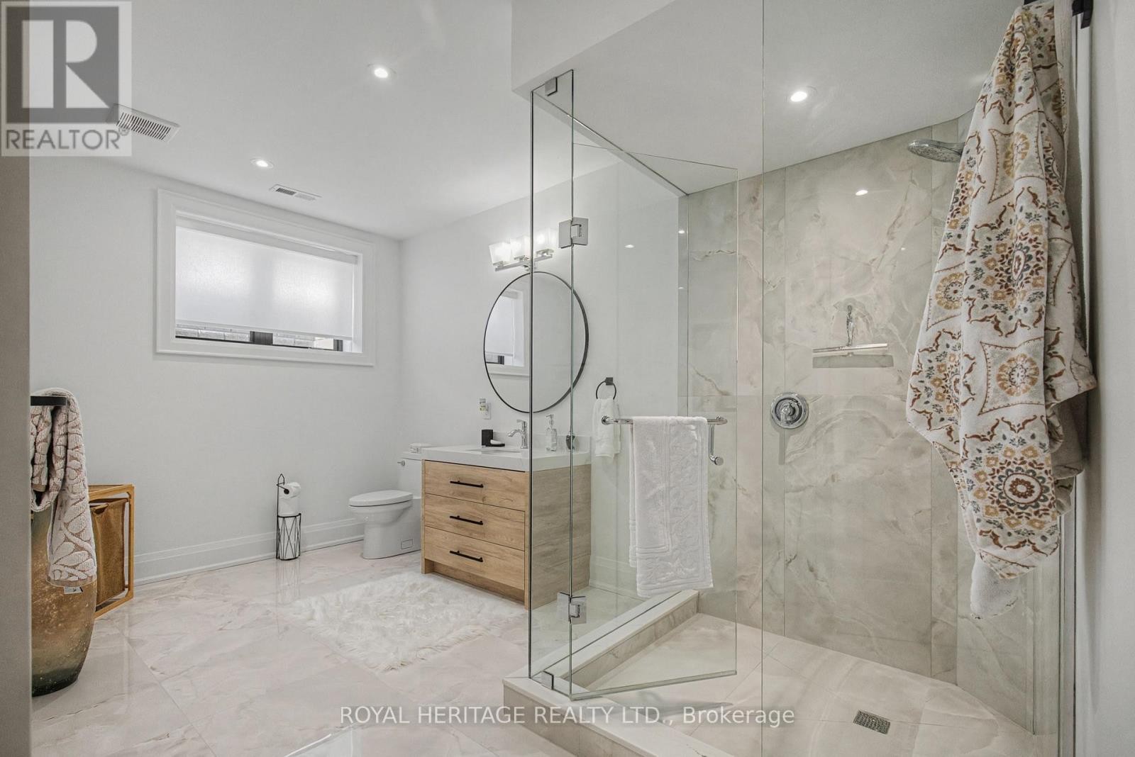 












614 ROSELAWN AVENUE

,
Oshawa (Northwood),




Ontario
L1L1B2

