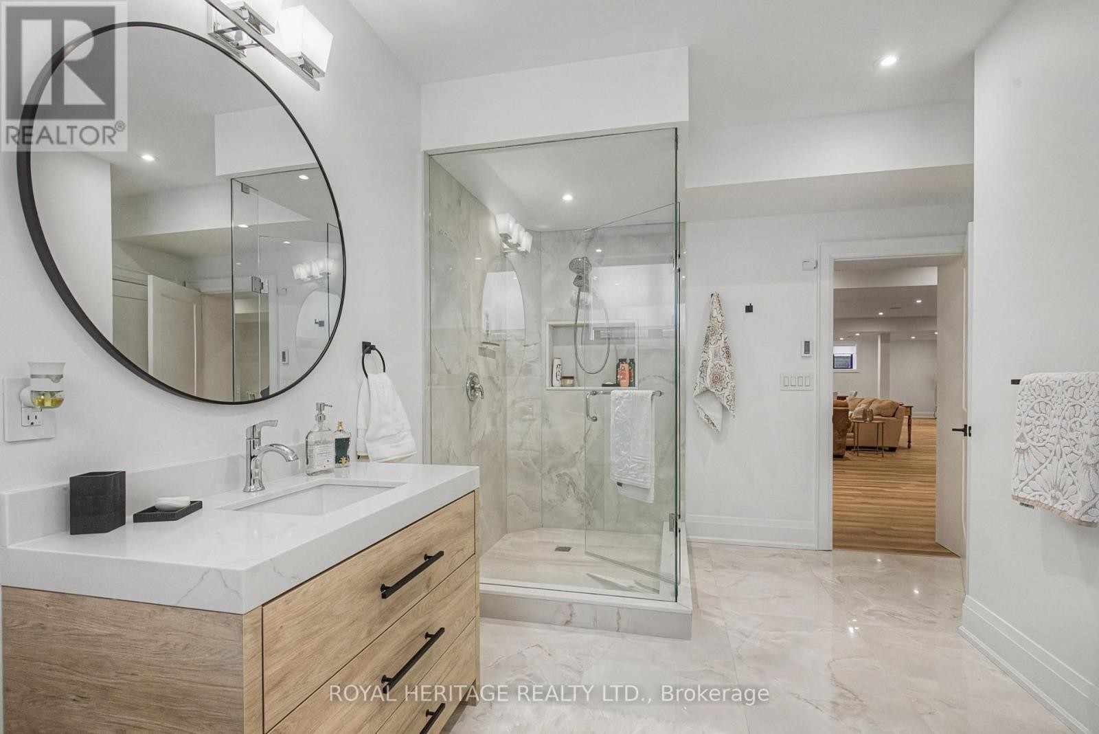 












614 ROSELAWN AVENUE

,
Oshawa (Northwood),




Ontario
L1L1B2

