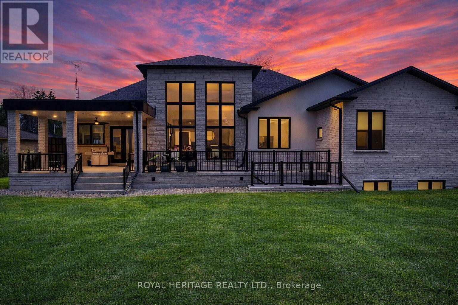 












614 ROSELAWN AVENUE

,
Oshawa (Northwood),




Ontario
L1L1B2

