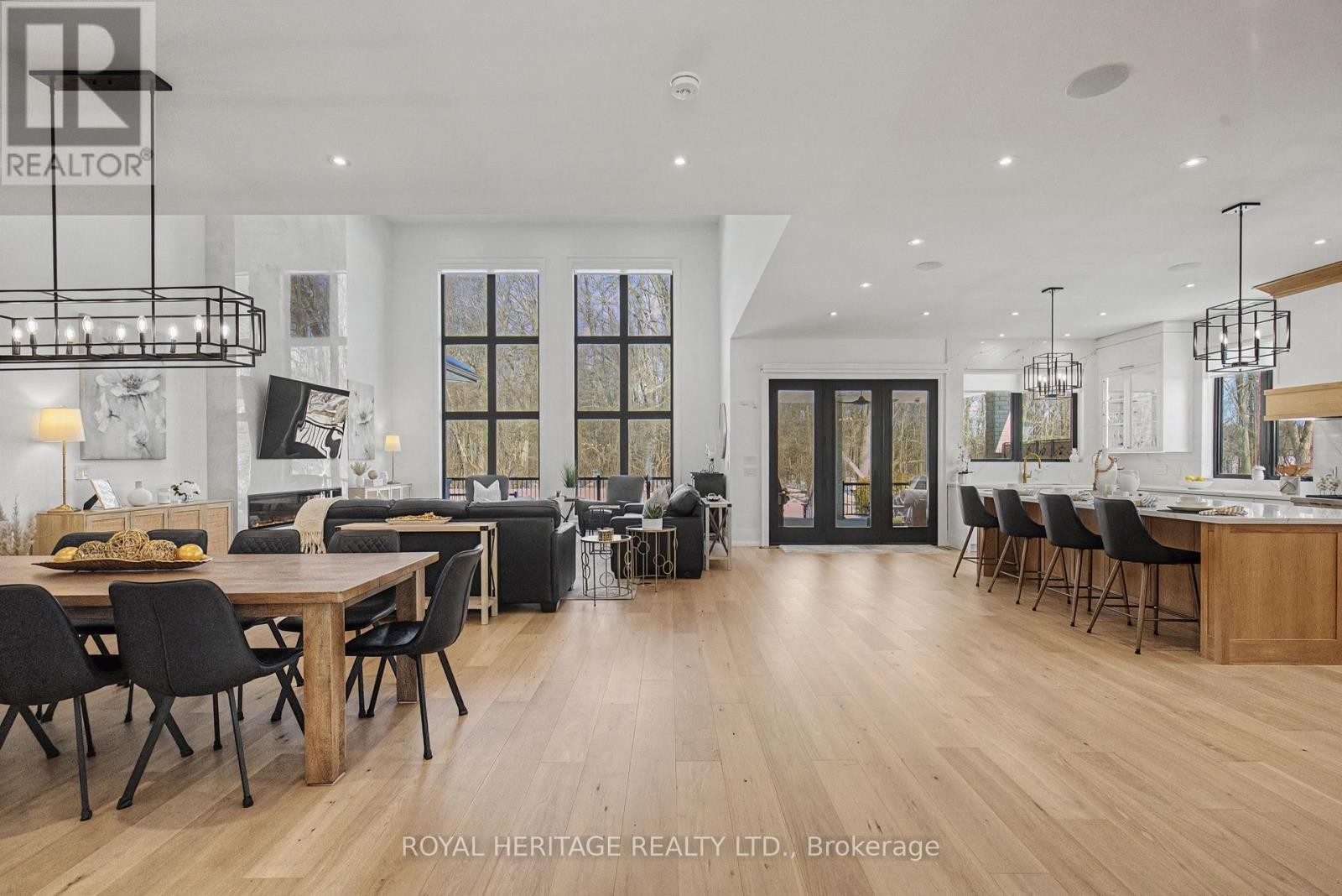 












614 ROSELAWN AVENUE

,
Oshawa (Northwood),




Ontario
L1L1B2

