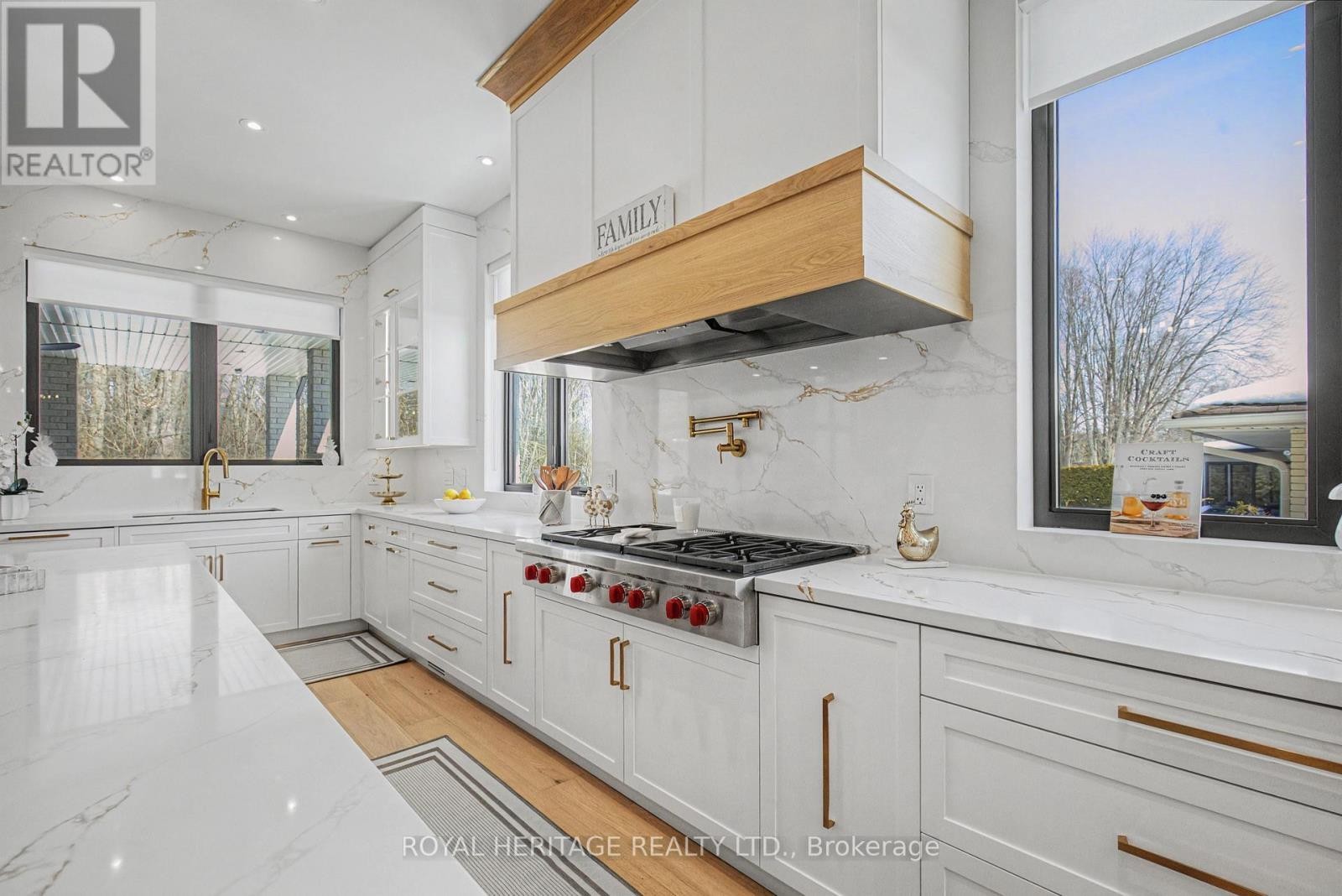 












614 ROSELAWN AVENUE

,
Oshawa (Northwood),




Ontario
L1L1B2

