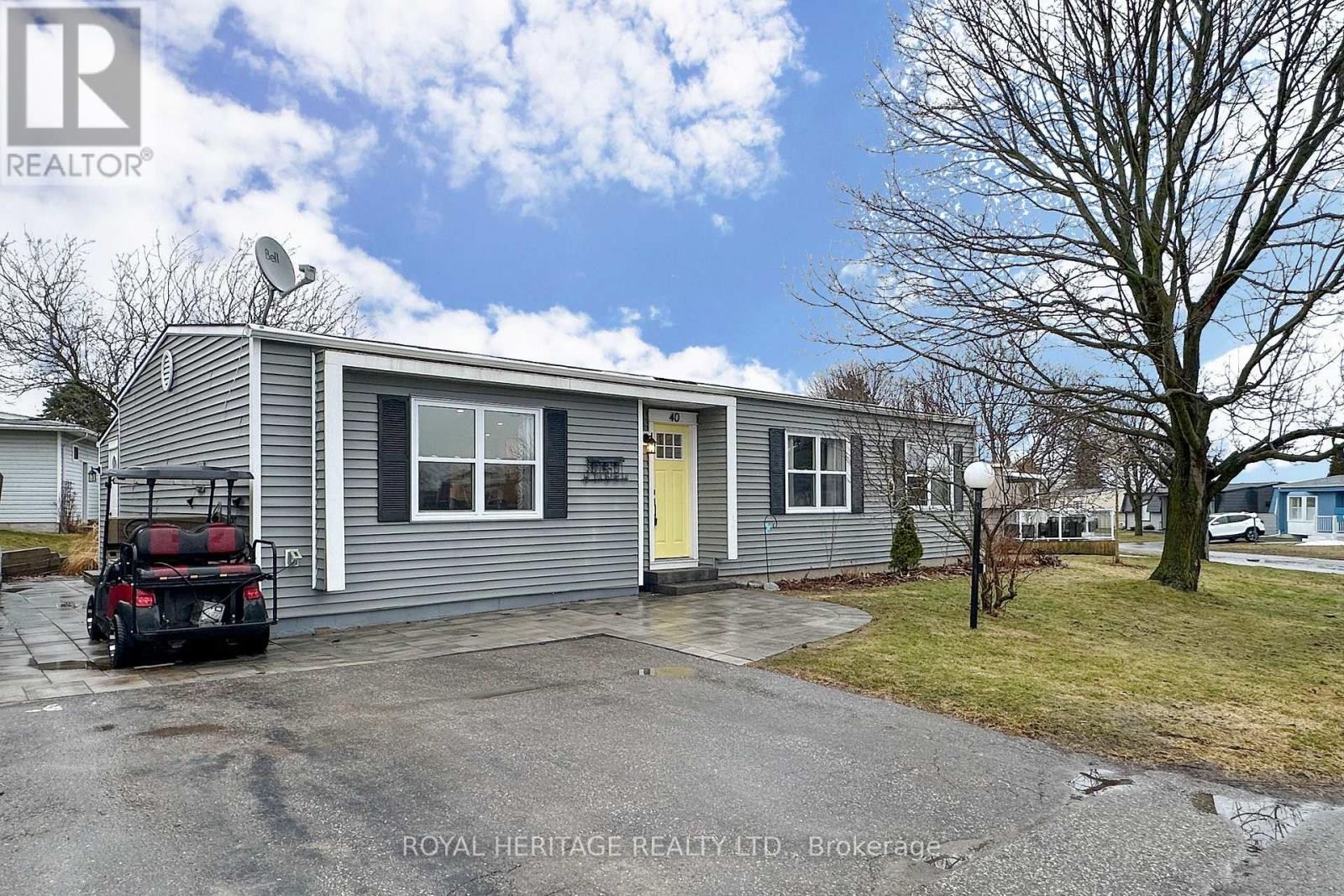 












40 BLUFFS ROAD

,
Clarington (Bowmanville),




Ontario
L1B1A3

