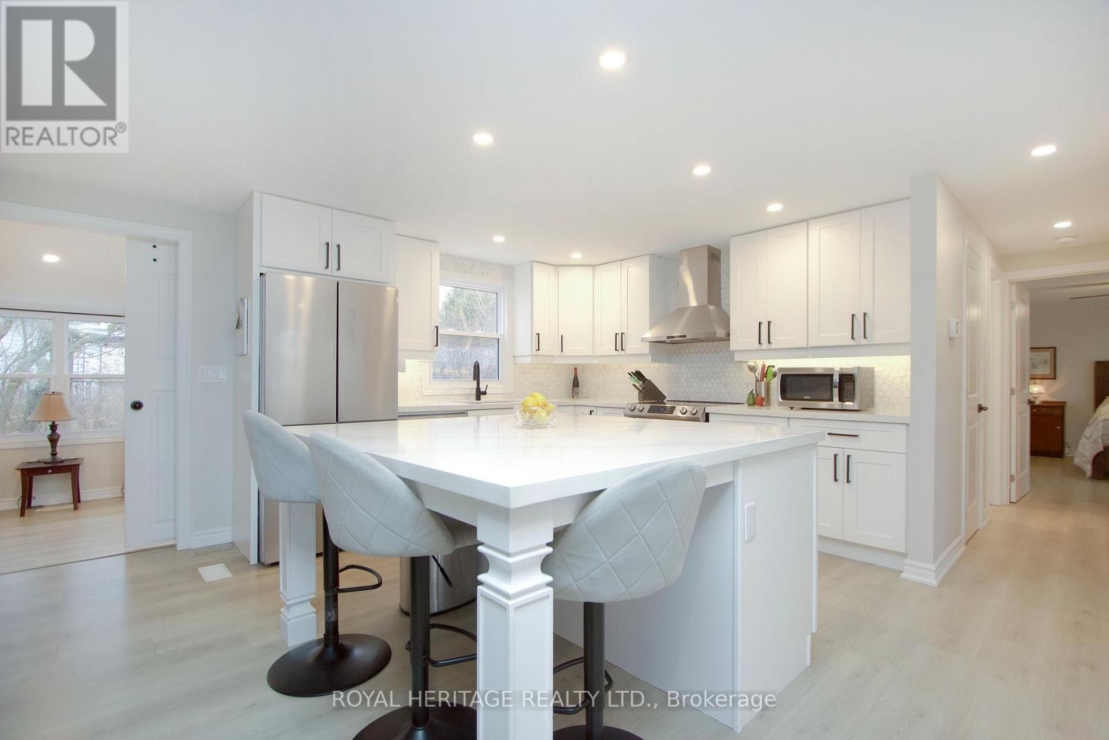 












40 BLUFFS ROAD

,
Clarington (Bowmanville),




Ontario
L1B1A3

