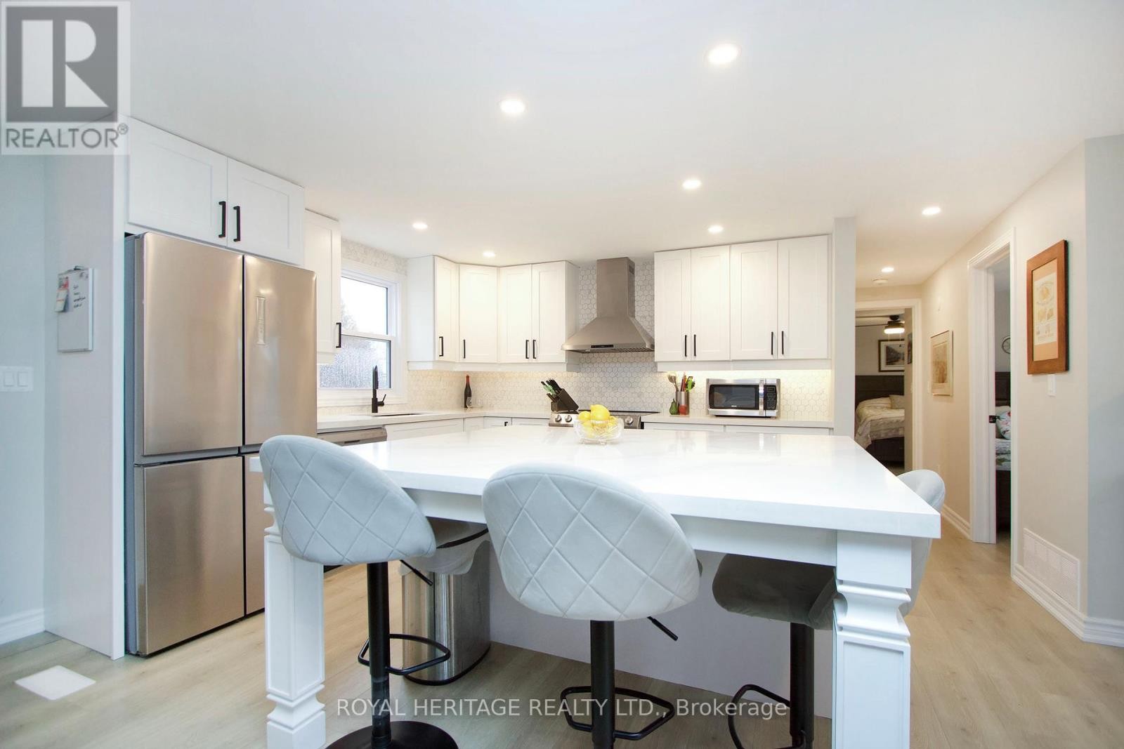 












40 BLUFFS ROAD

,
Clarington (Bowmanville),




Ontario
L1B1A3

