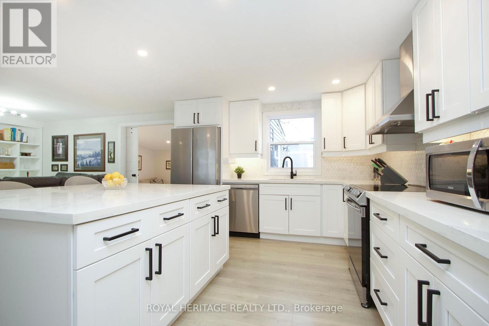 












40 BLUFFS ROAD

,
Clarington (Bowmanville),




Ontario
L1B1A3

