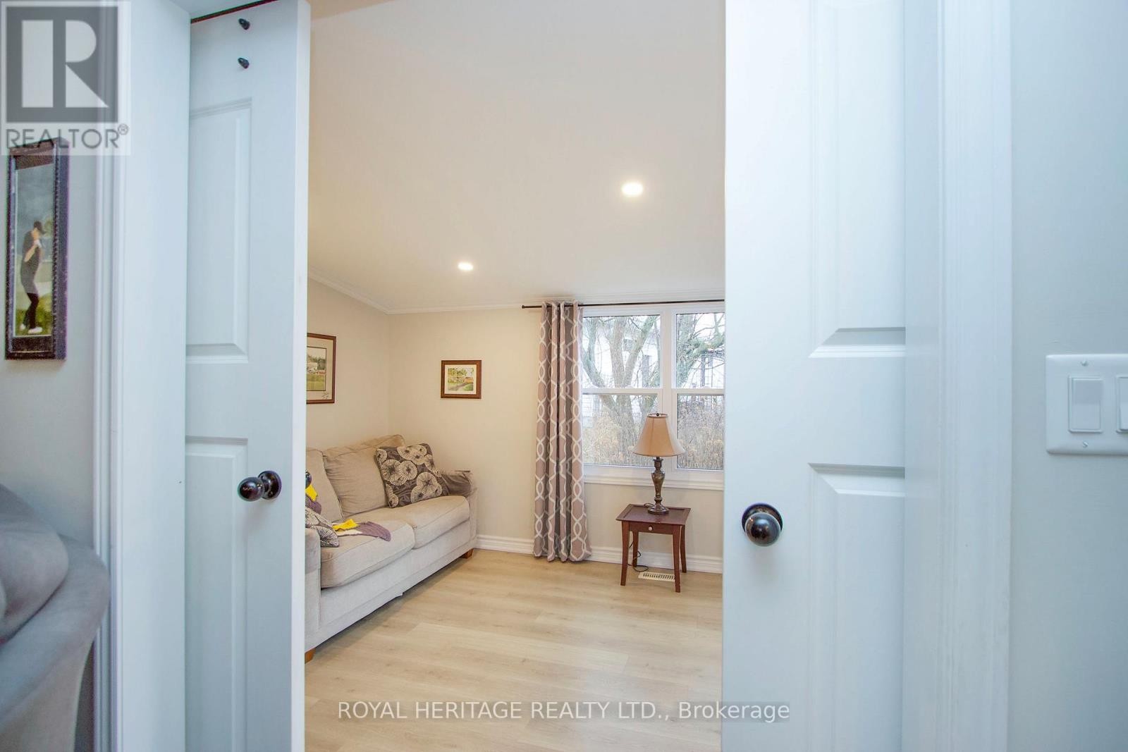 












40 BLUFFS ROAD

,
Clarington (Bowmanville),




Ontario
L1B1A3

