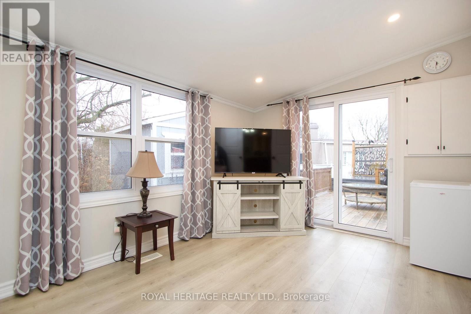 












40 BLUFFS ROAD

,
Clarington (Bowmanville),




Ontario
L1B1A3

