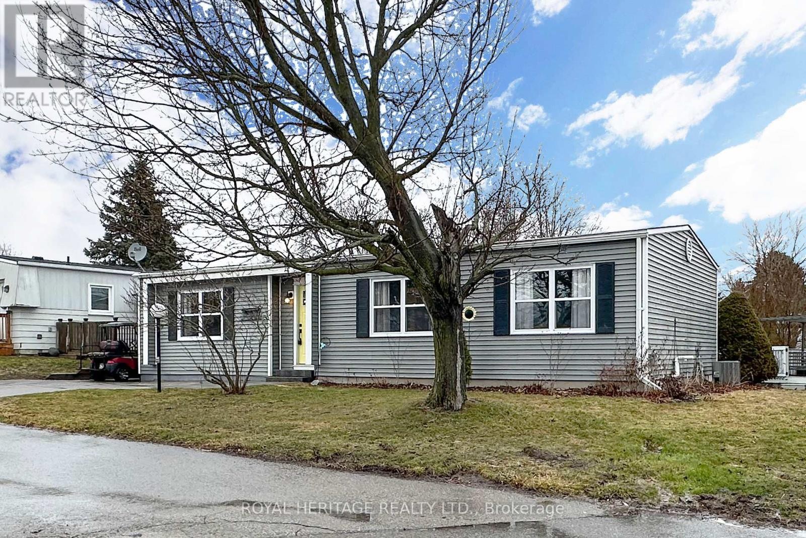 












40 BLUFFS ROAD

,
Clarington (Bowmanville),




Ontario
L1B1A3

