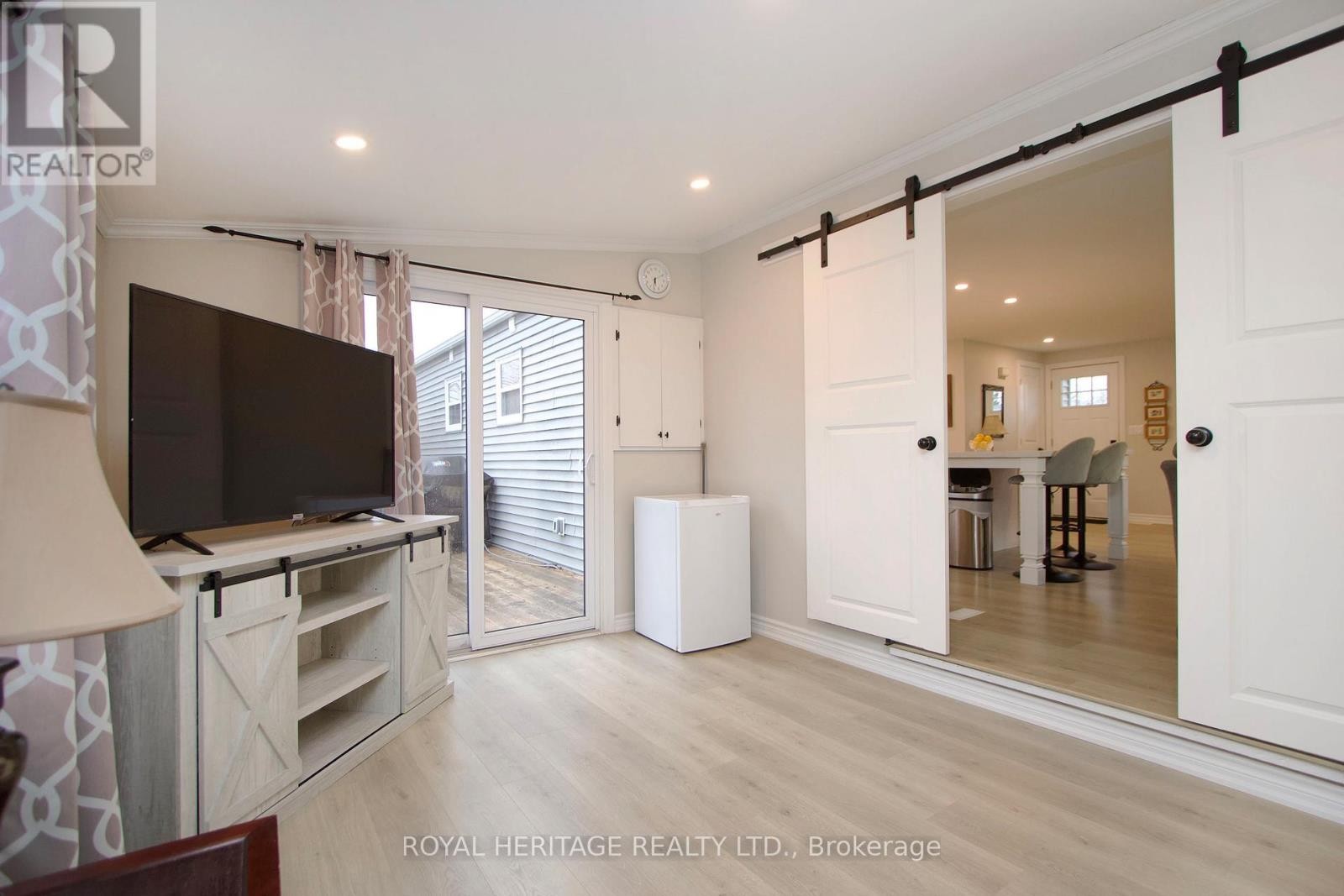 












40 BLUFFS ROAD

,
Clarington (Bowmanville),




Ontario
L1B1A3

