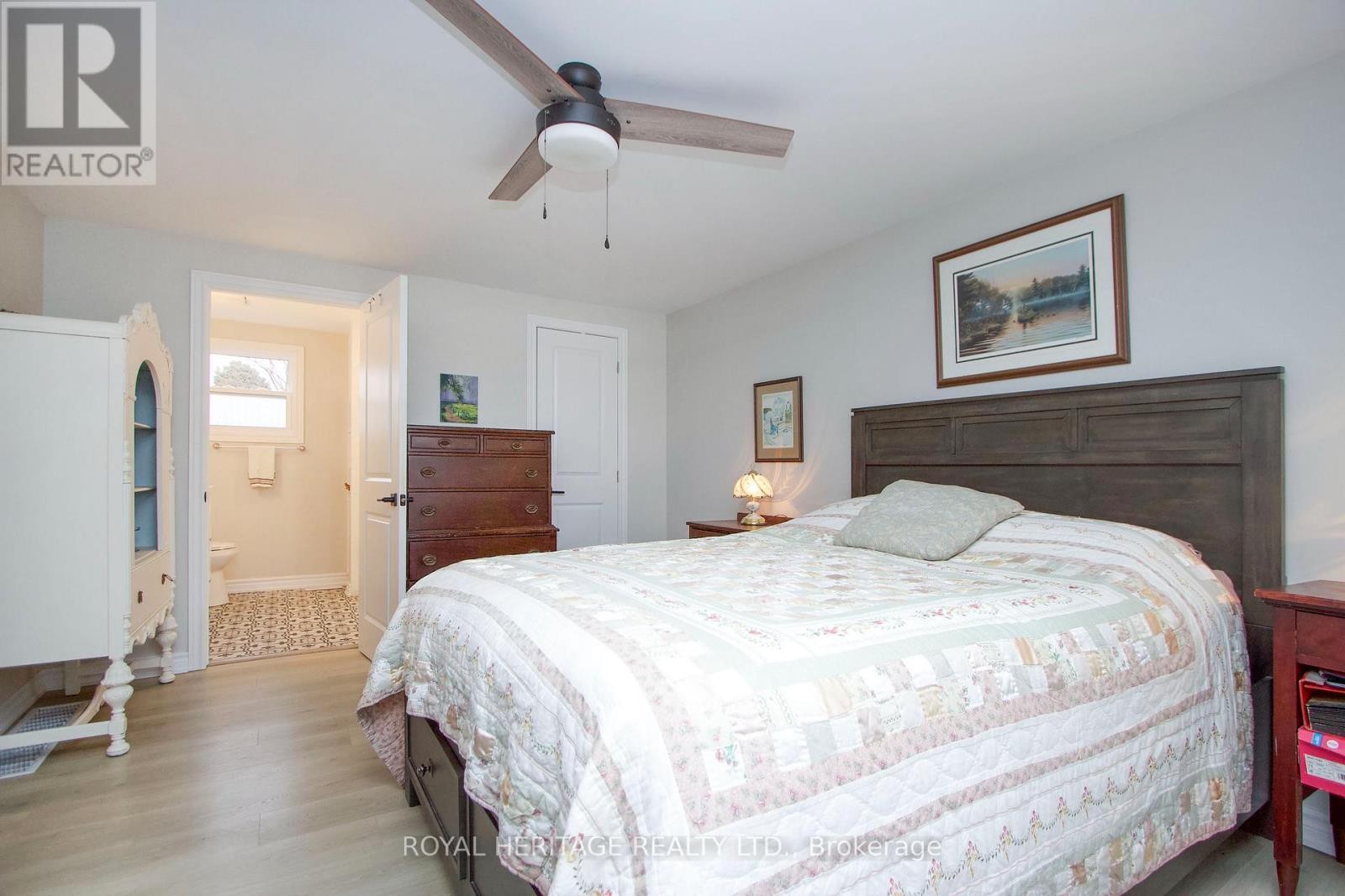 












40 BLUFFS ROAD

,
Clarington (Bowmanville),




Ontario
L1B1A3

