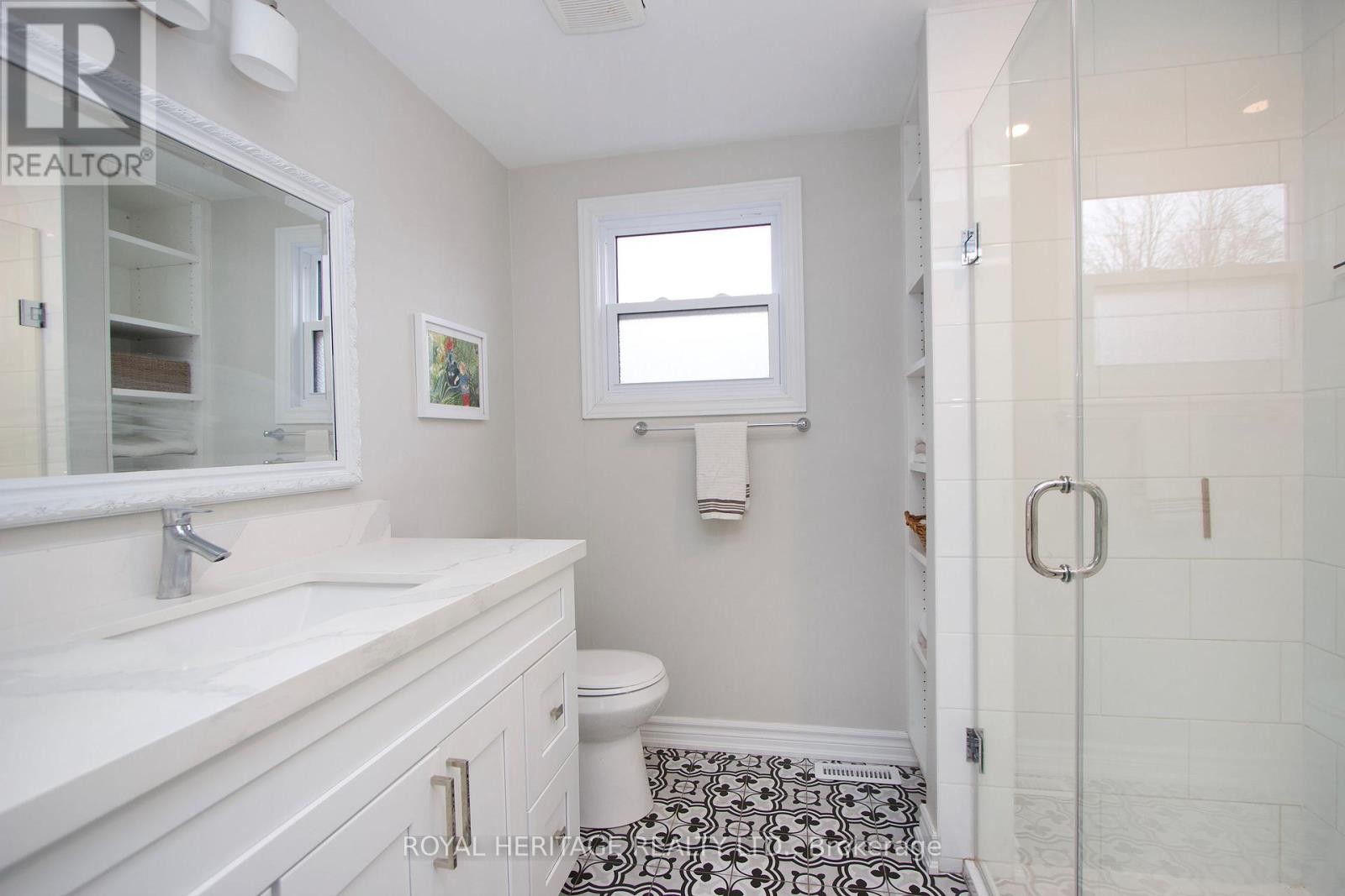 












40 BLUFFS ROAD

,
Clarington (Bowmanville),




Ontario
L1B1A3

