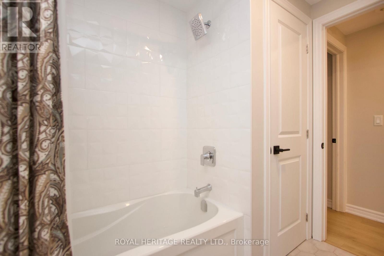 












40 BLUFFS ROAD

,
Clarington (Bowmanville),




Ontario
L1B1A3

