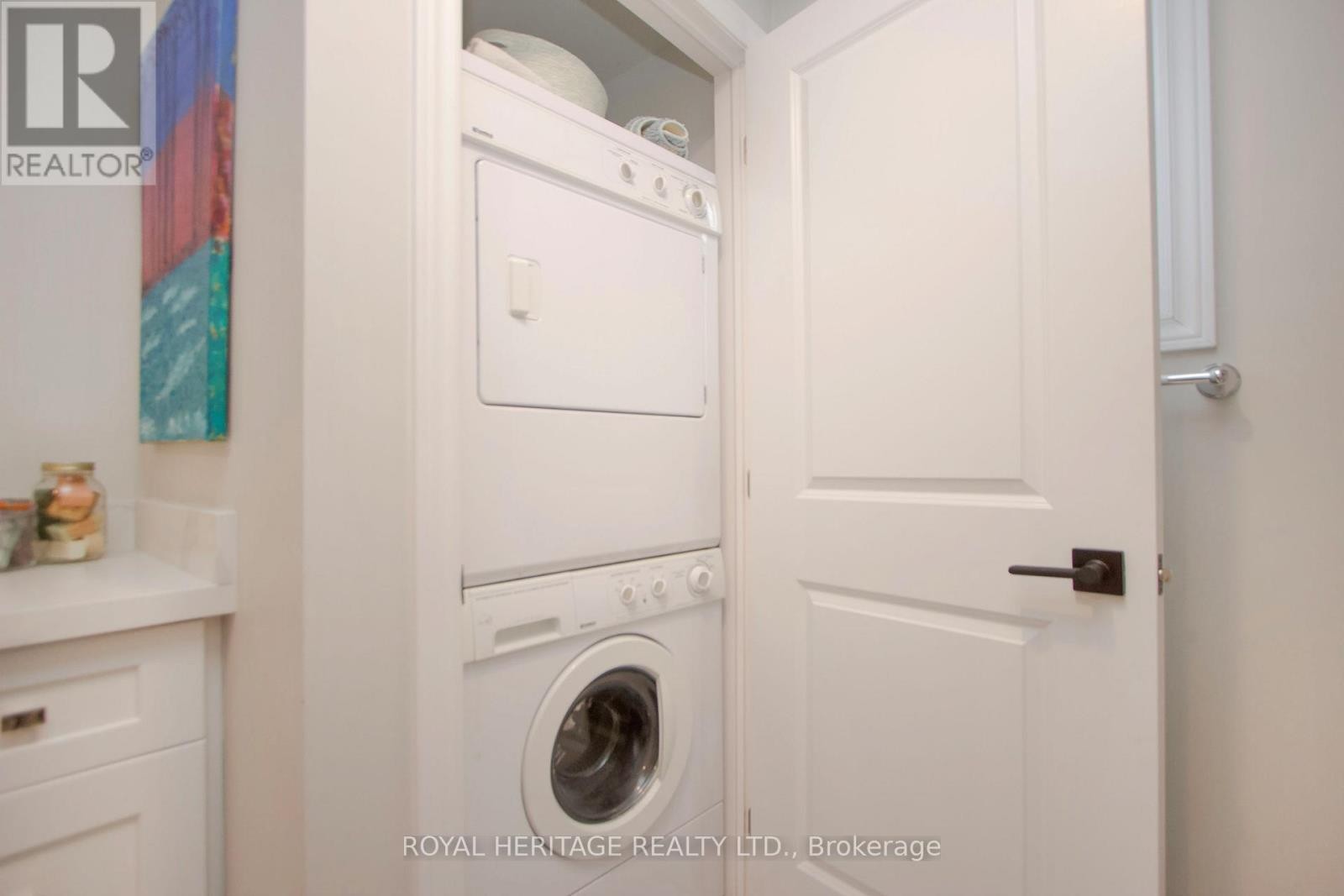 












40 BLUFFS ROAD

,
Clarington (Bowmanville),




Ontario
L1B1A3

