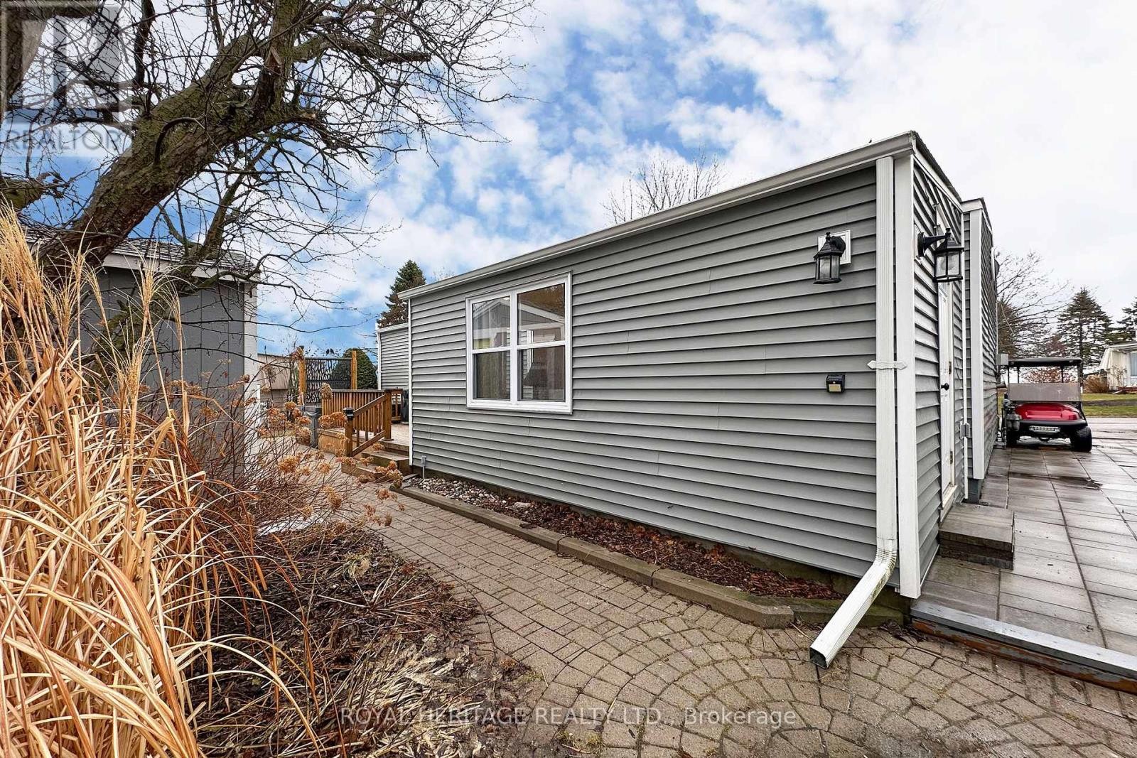 












40 BLUFFS ROAD

,
Clarington (Bowmanville),




Ontario
L1B1A3

