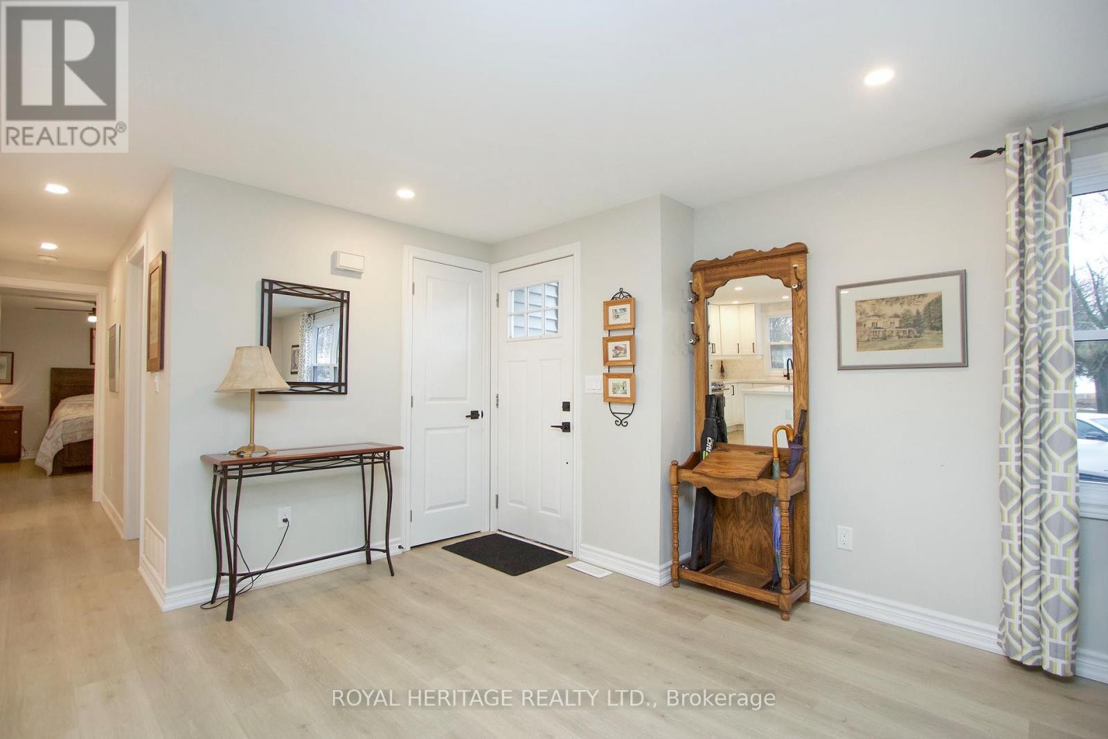 












40 BLUFFS ROAD

,
Clarington (Bowmanville),




Ontario
L1B1A3

