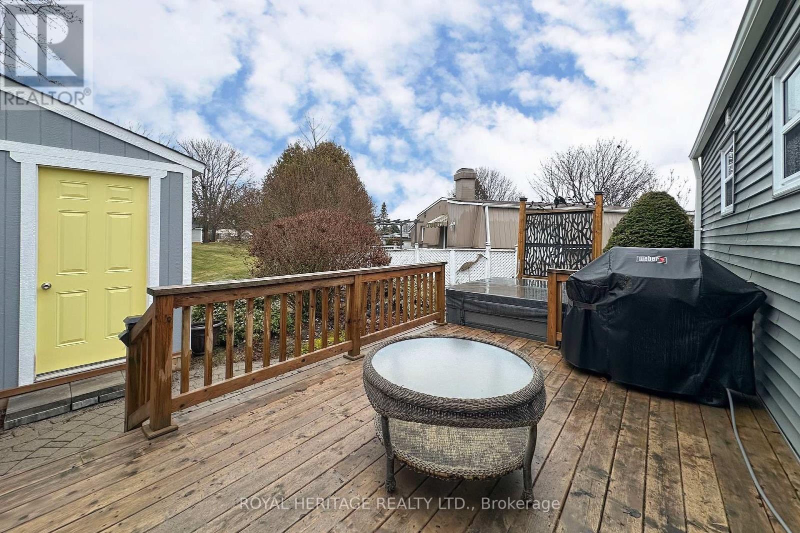 












40 BLUFFS ROAD

,
Clarington (Bowmanville),




Ontario
L1B1A3

