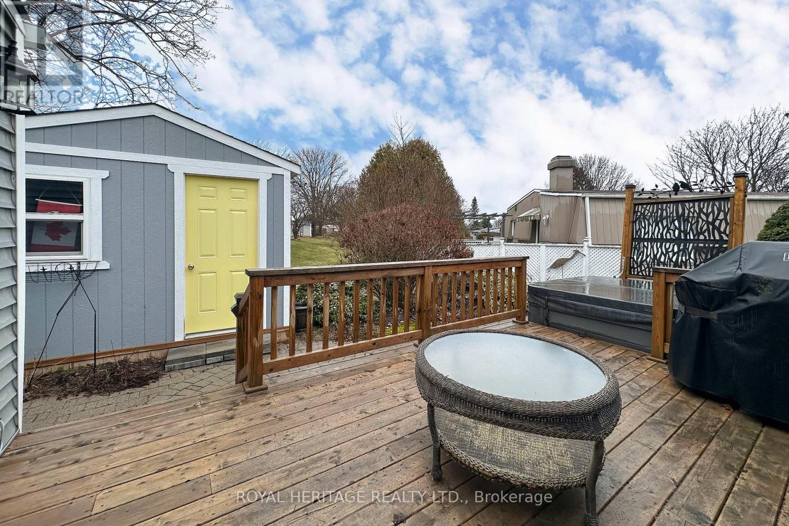 












40 BLUFFS ROAD

,
Clarington (Bowmanville),




Ontario
L1B1A3

