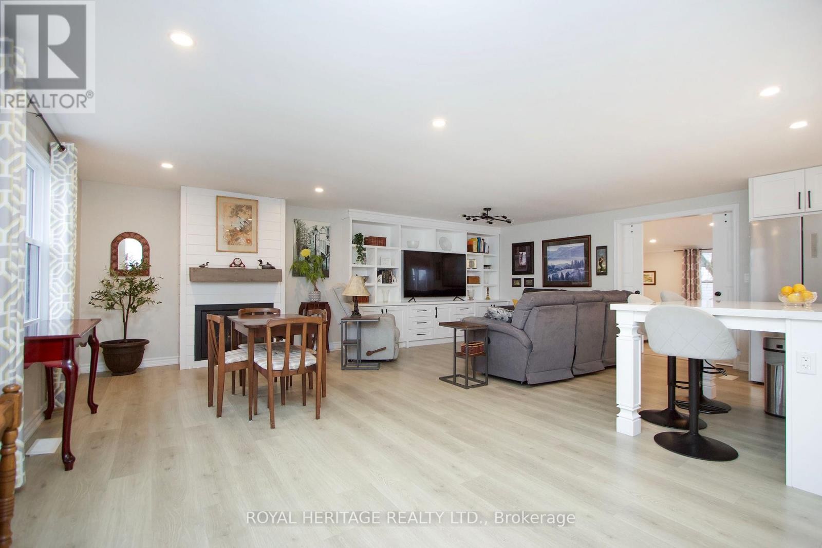 












40 BLUFFS ROAD

,
Clarington (Bowmanville),




Ontario
L1B1A3

