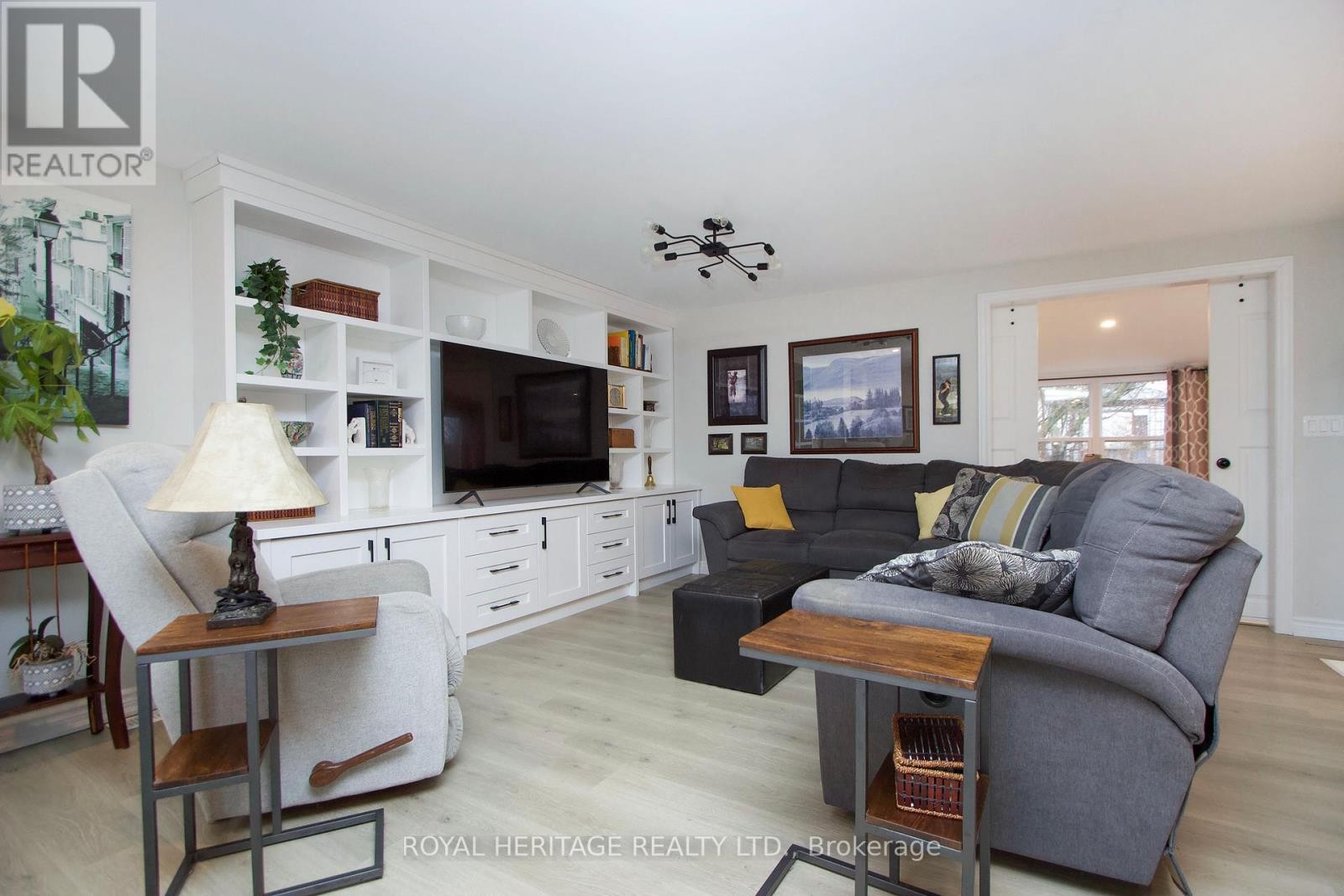 












40 BLUFFS ROAD

,
Clarington (Bowmanville),




Ontario
L1B1A3

