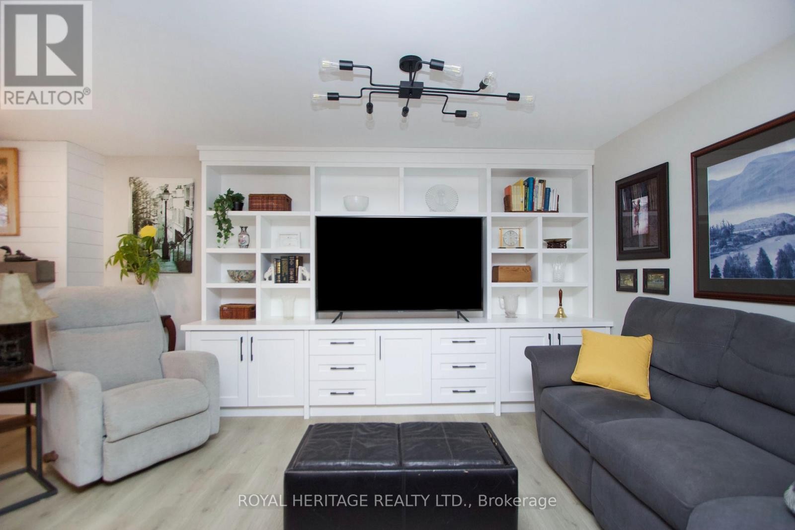 












40 BLUFFS ROAD

,
Clarington (Bowmanville),




Ontario
L1B1A3

