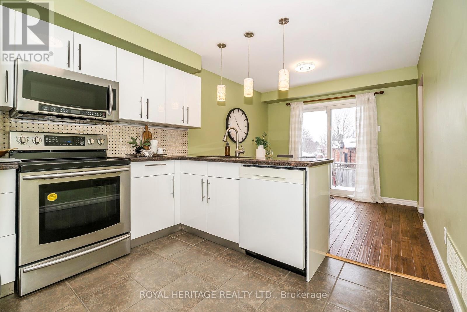 












11 HUMPHREY DRIVE

,
Ajax (South West),




Ontario
L1S4Z8

