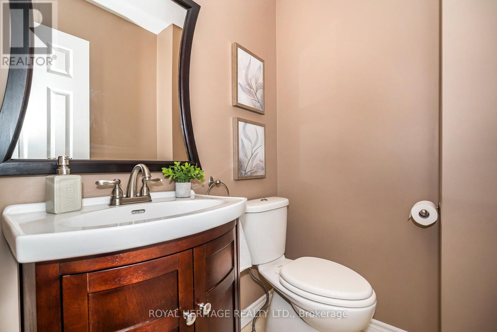 












11 HUMPHREY DRIVE

,
Ajax (South West),




Ontario
L1S4Z8

