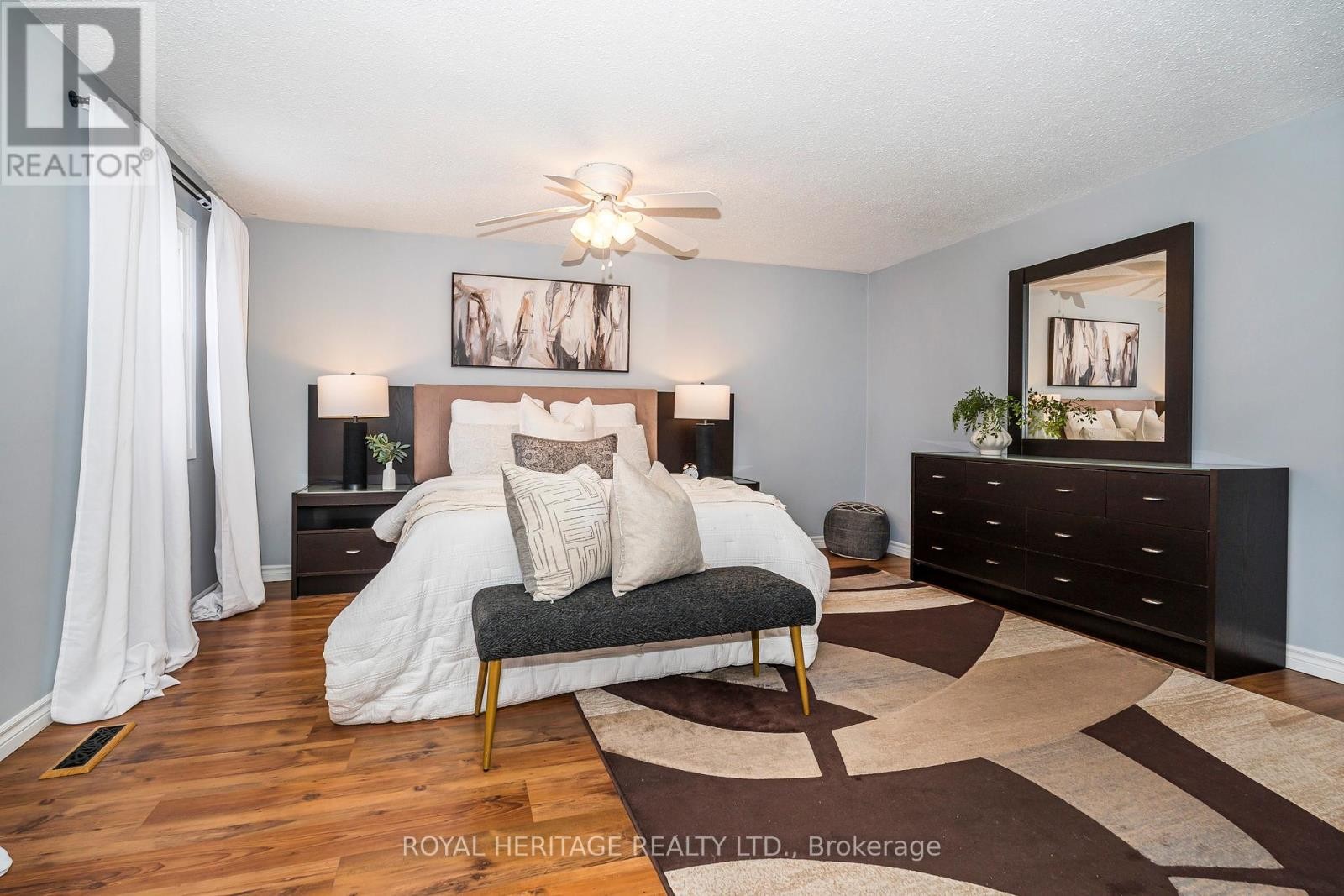 












11 HUMPHREY DRIVE

,
Ajax (South West),




Ontario
L1S4Z8

