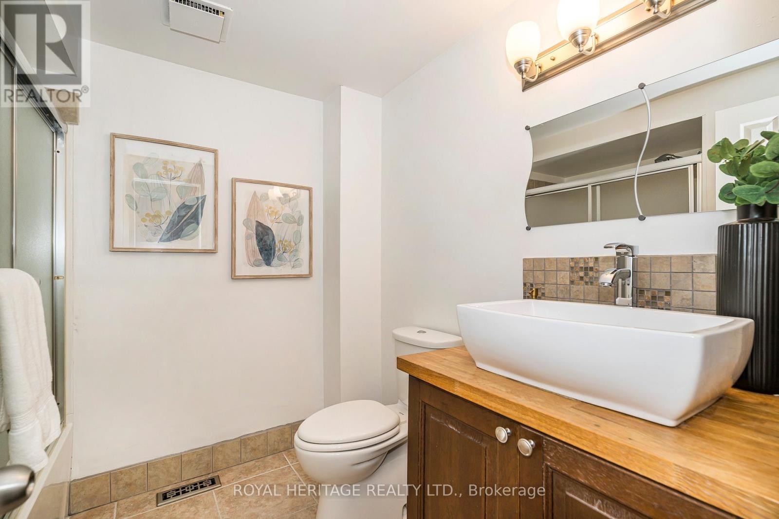 












11 HUMPHREY DRIVE

,
Ajax (South West),




Ontario
L1S4Z8

