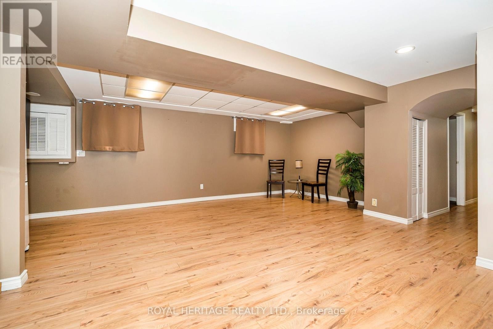 












11 HUMPHREY DRIVE

,
Ajax (South West),




Ontario
L1S4Z8

