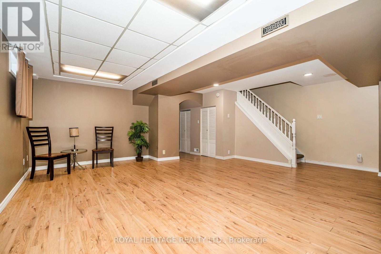 












11 HUMPHREY DRIVE

,
Ajax (South West),




Ontario
L1S4Z8

