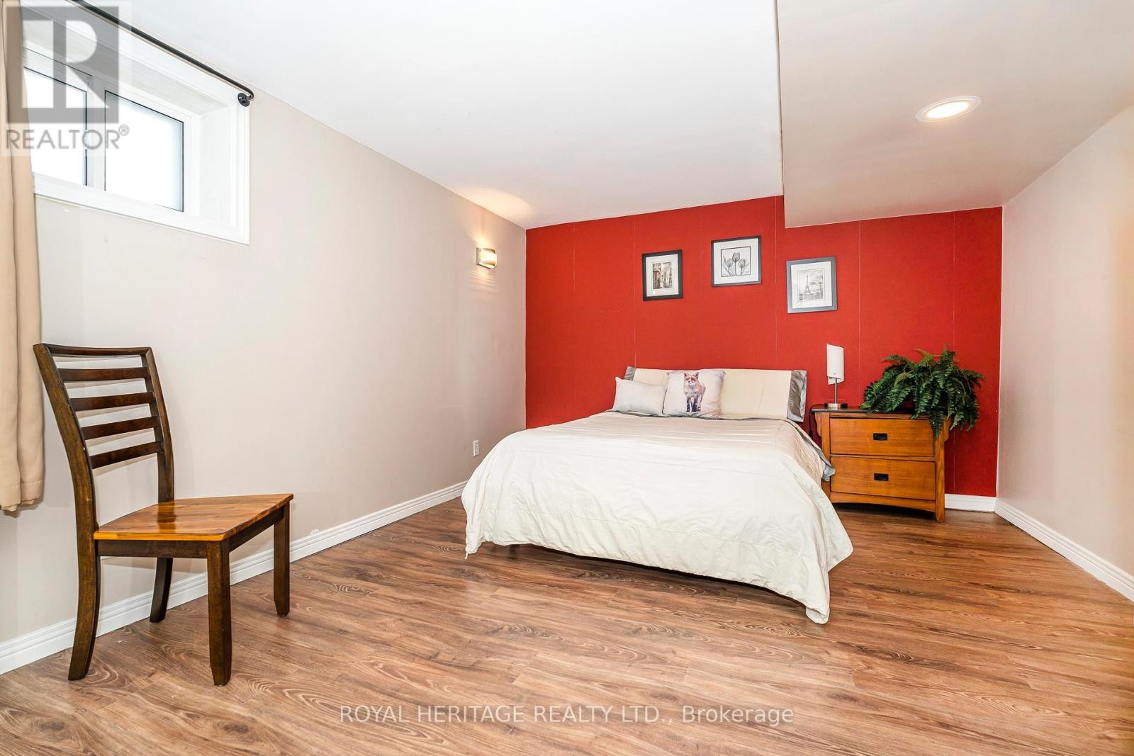 












11 HUMPHREY DRIVE

,
Ajax (South West),




Ontario
L1S4Z8

