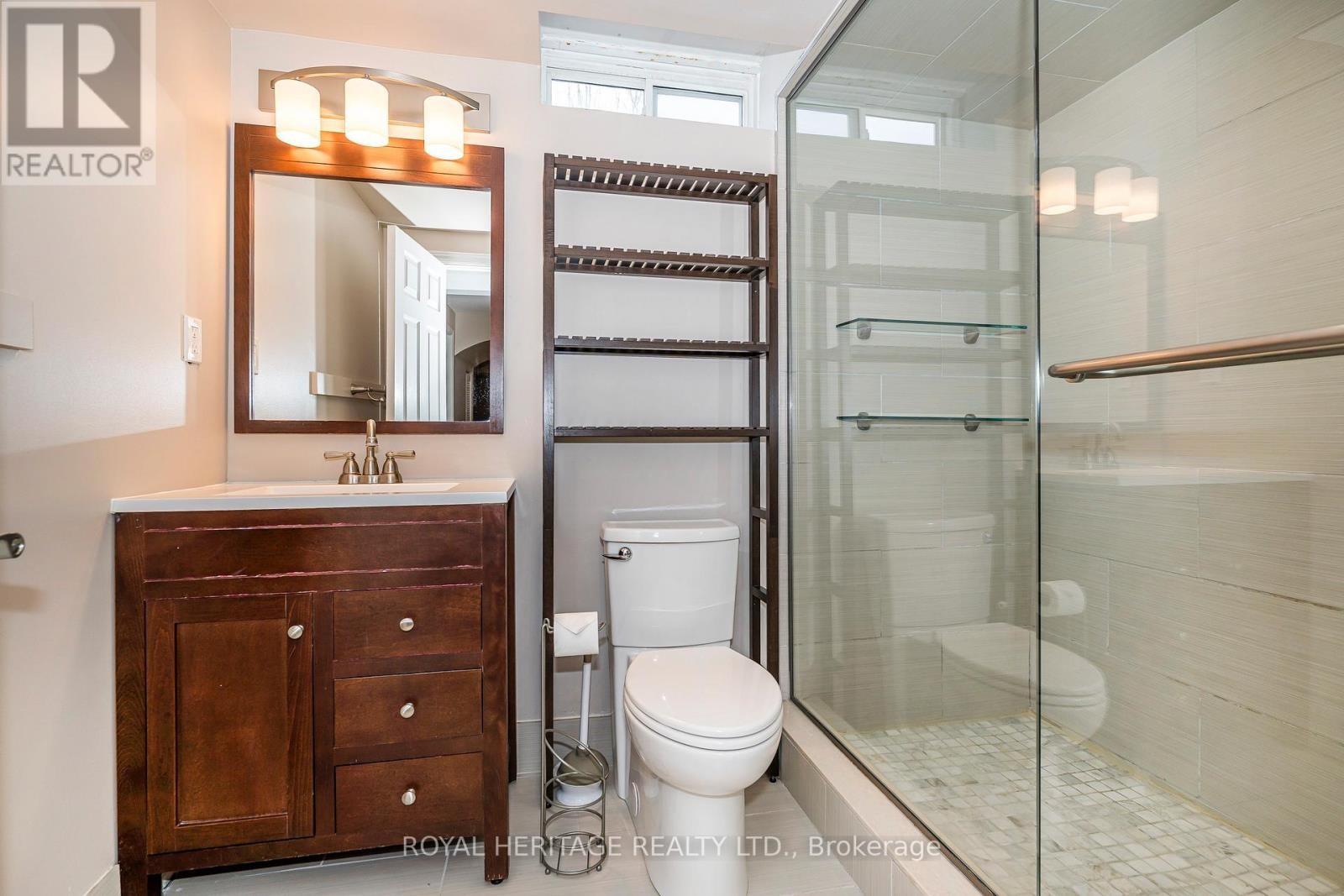 












11 HUMPHREY DRIVE

,
Ajax (South West),




Ontario
L1S4Z8

