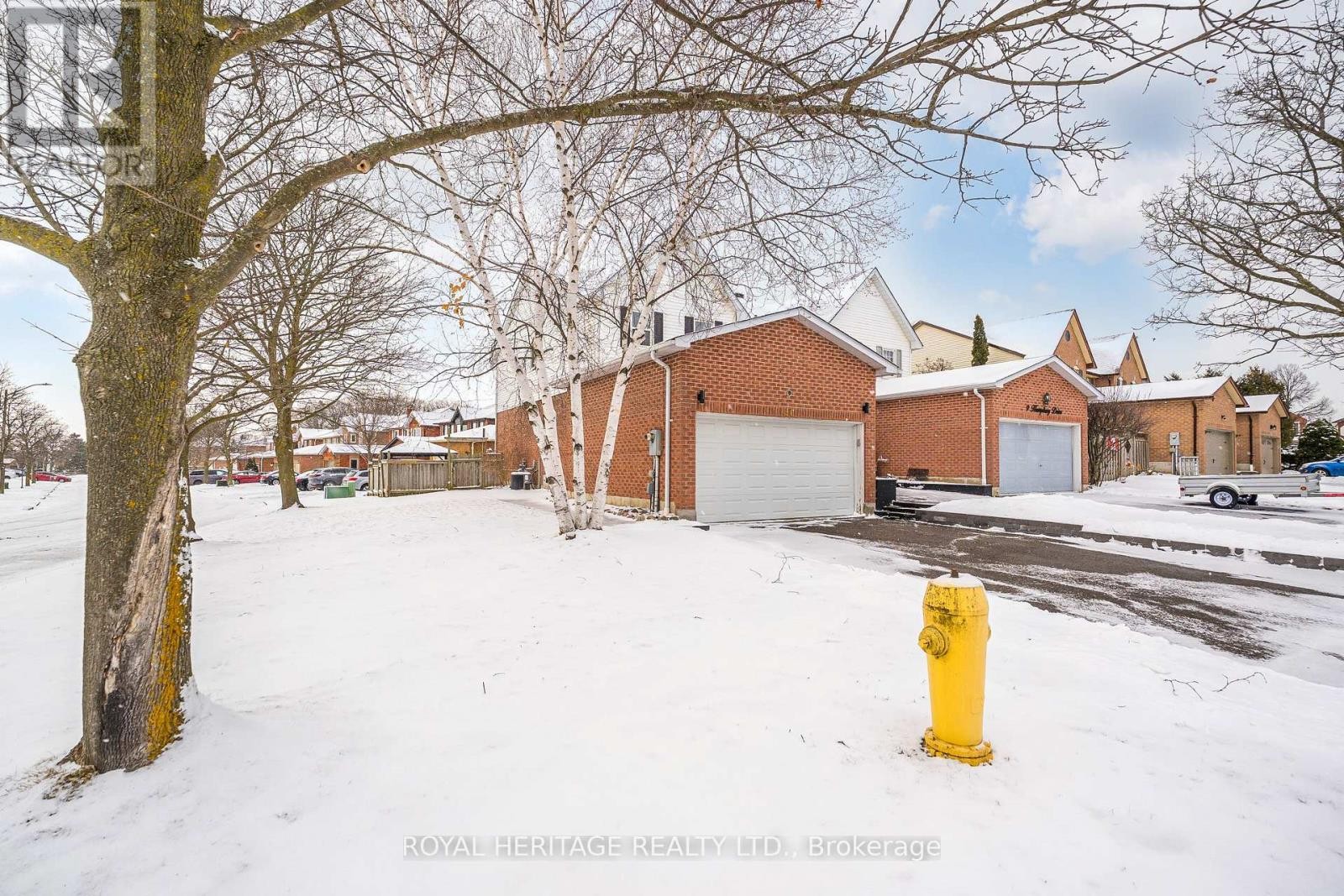 












11 HUMPHREY DRIVE

,
Ajax (South West),




Ontario
L1S4Z8

