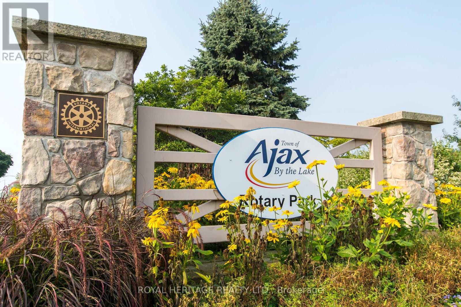 












11 HUMPHREY DRIVE

,
Ajax (South West),




Ontario
L1S4Z8

